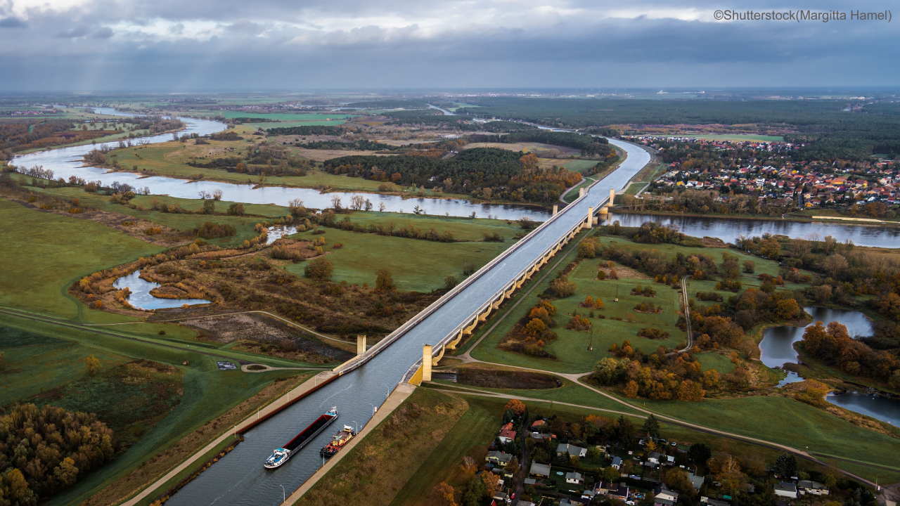 Aerial view of the Magdeburg waterway junction in the Hohenwarthe district of the Möser municipality. Here the Mittelland Canal crosses the Elbe