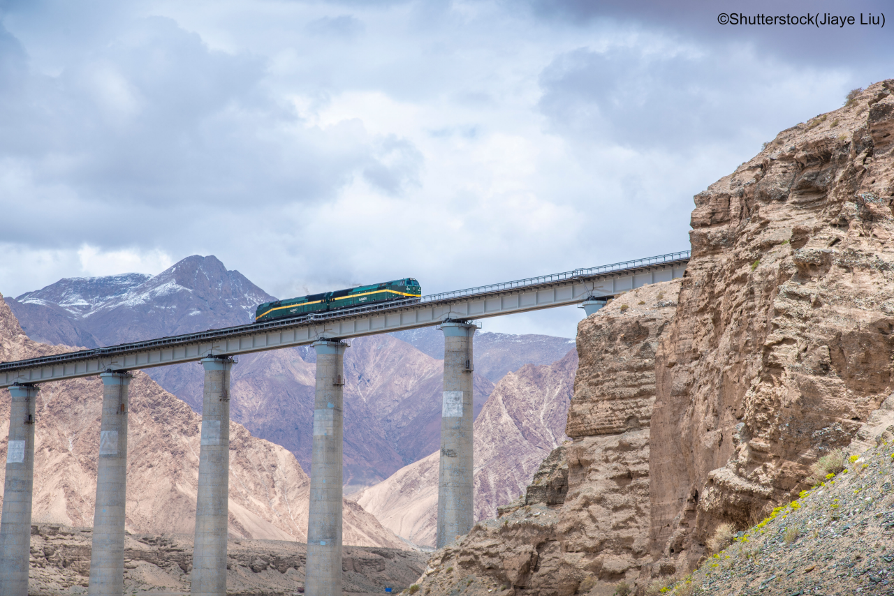 Qingshuihe Bridge on the Qinghai-Tibet Railway in Kunlun Mountains.